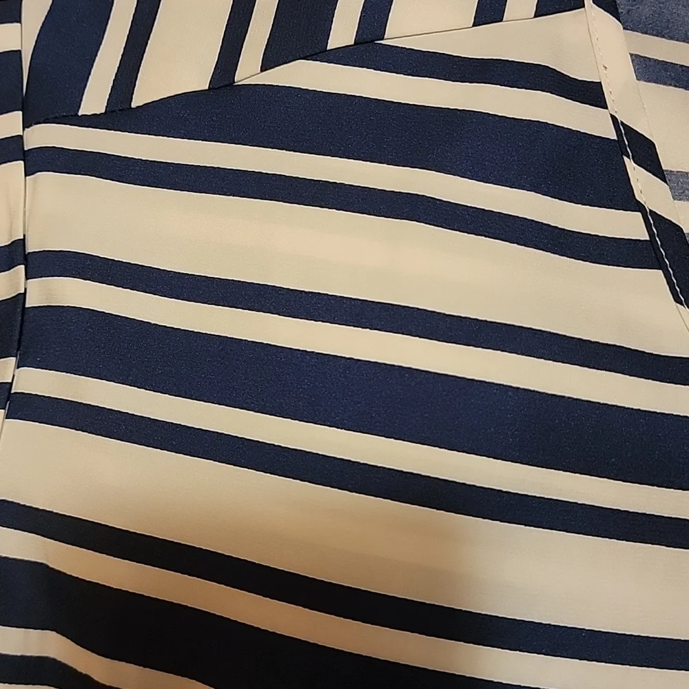 Express Tee - Picture 3 of 3